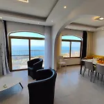 Seafront 3 Bed Panoramic Seaviews B7- 公寓
