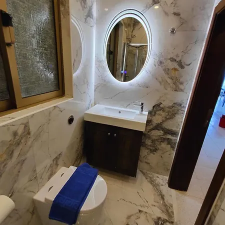 Seafront 3 Bed Panoramic Seaviews B7- *