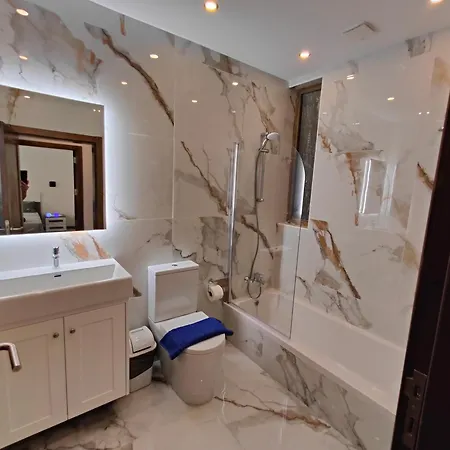 Apartment Seafront 3 Bed Panoramic Seaviews B7-