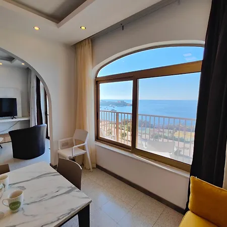 Seafront 3 Bed Panoramic Seaviews B7-