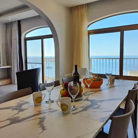 Seafront 3 Bed Panoramic Seaviews B7- Qbajjar