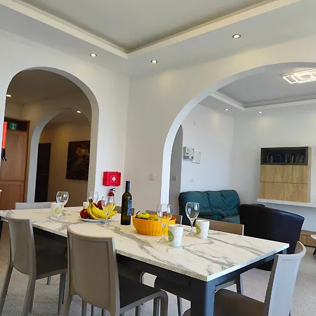 Seafront 3 Bed Panoramic Seaviews B7- Qbajjar