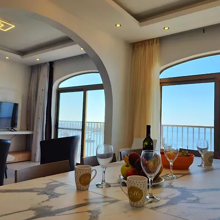 Seafront 3 Bed Panoramic Seaviews B7- Apartment *