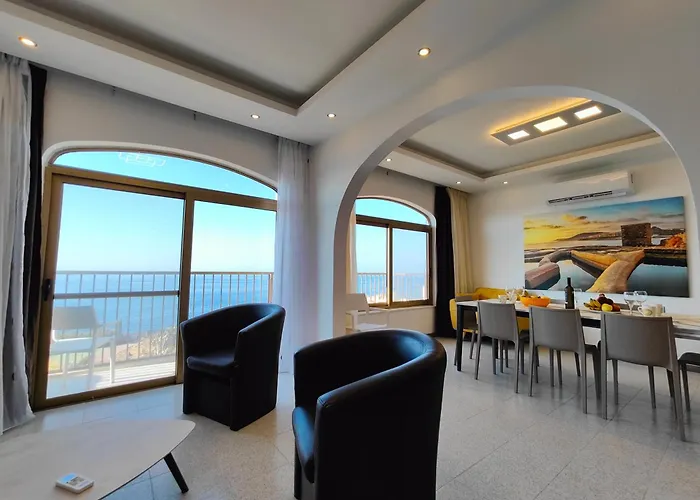 Διαμέρισμα Seafront 3 Bed Panoramic Seaviews B7- Qbajjar
