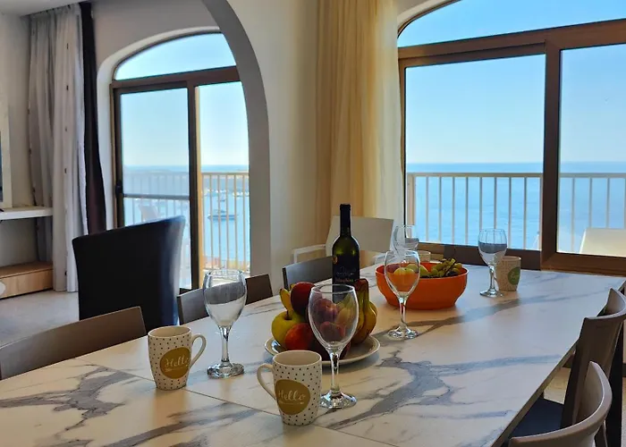 Seafront 3 Bed Panoramic Seaviews B7- Qbajjar