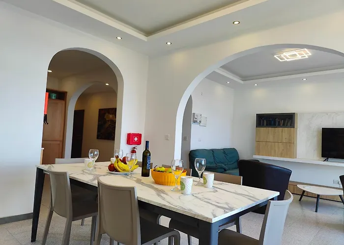 Seafront 3 Bed Panoramic Seaviews B7- Qbajjar