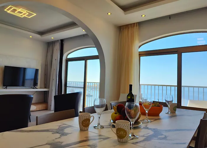 Seafront 3 Bed Panoramic Seaviews B7- Διαμέρισμα *