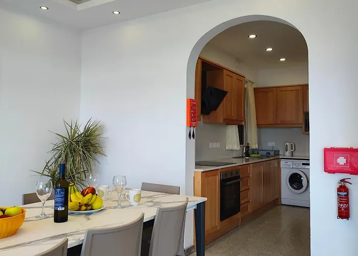 Διαμέρισμα Seafront 3 Bed Panoramic Seaviews B7- *