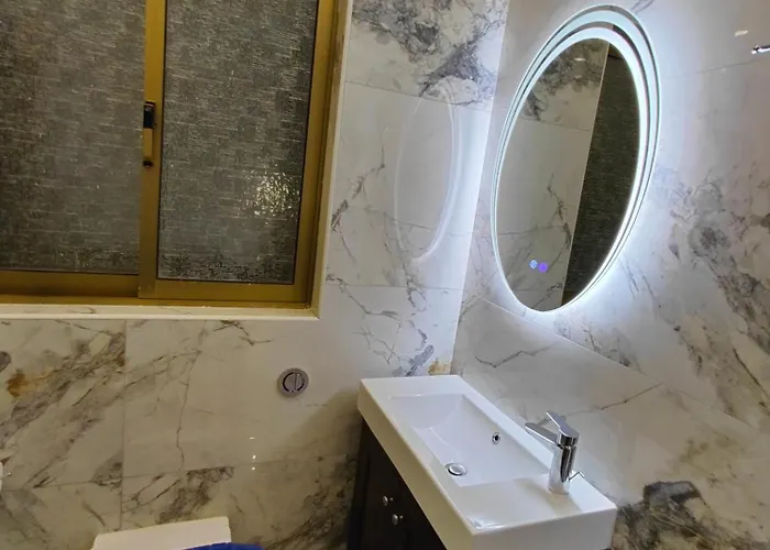 Seafront 3 Bed Panoramic Seaviews B7- Daire