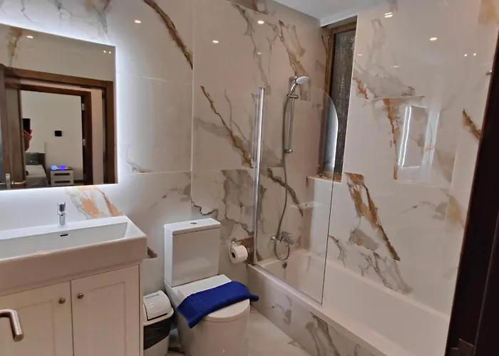 Daire Seafront 3 Bed Panoramic Seaviews B7-